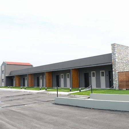 Comfort Suites & Rooms Larissa Exterior foto