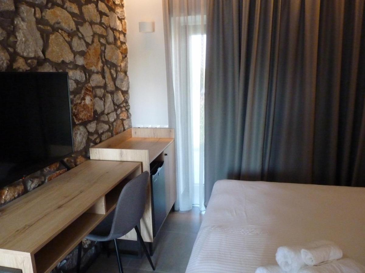 Comfort Suites & Rooms Larissa Exterior foto