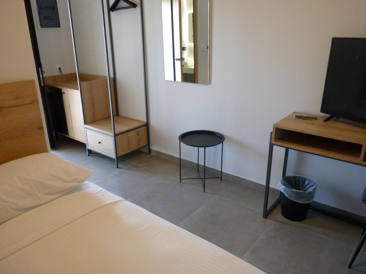 Comfort Suites & Rooms Larissa Exterior foto