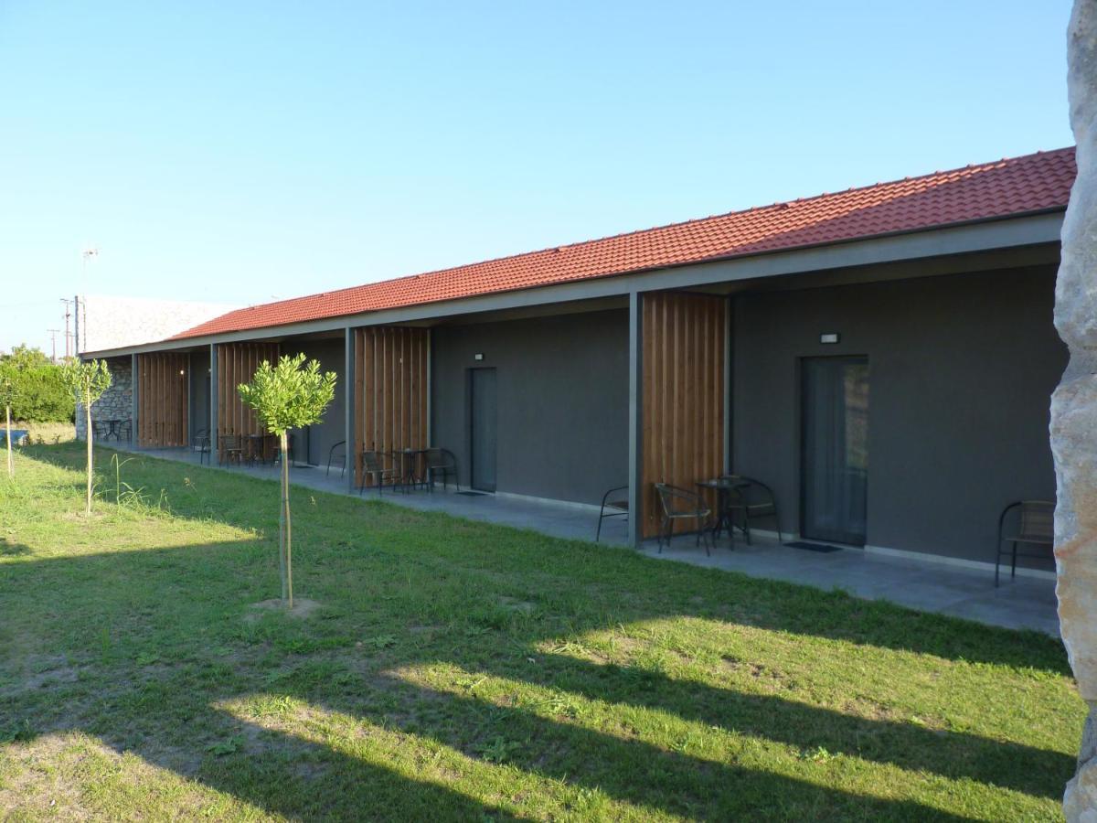 Comfort Suites & Rooms Larissa Exterior foto