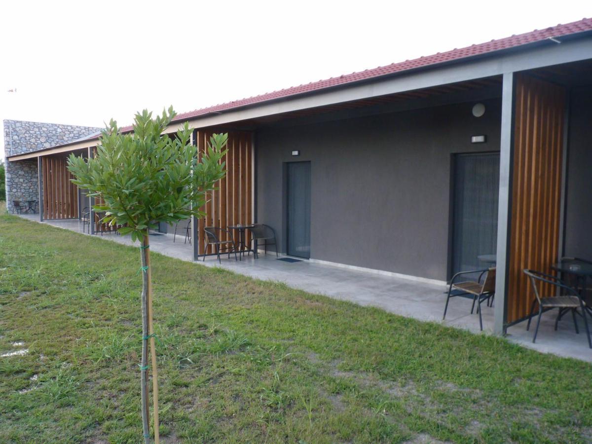 Comfort Suites & Rooms Larissa Exterior foto